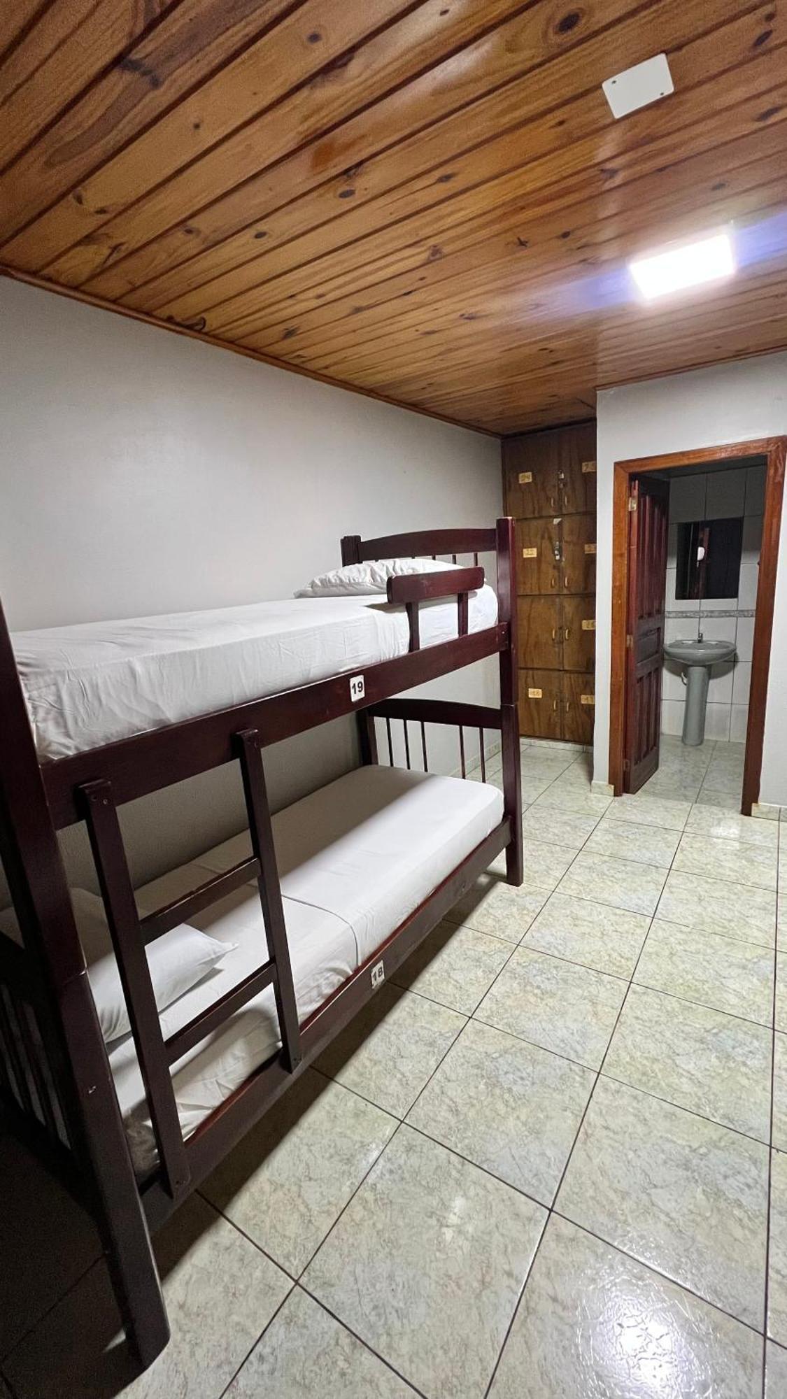 Hostel Peter Pan Пуерто Игуасу Екстериор снимка