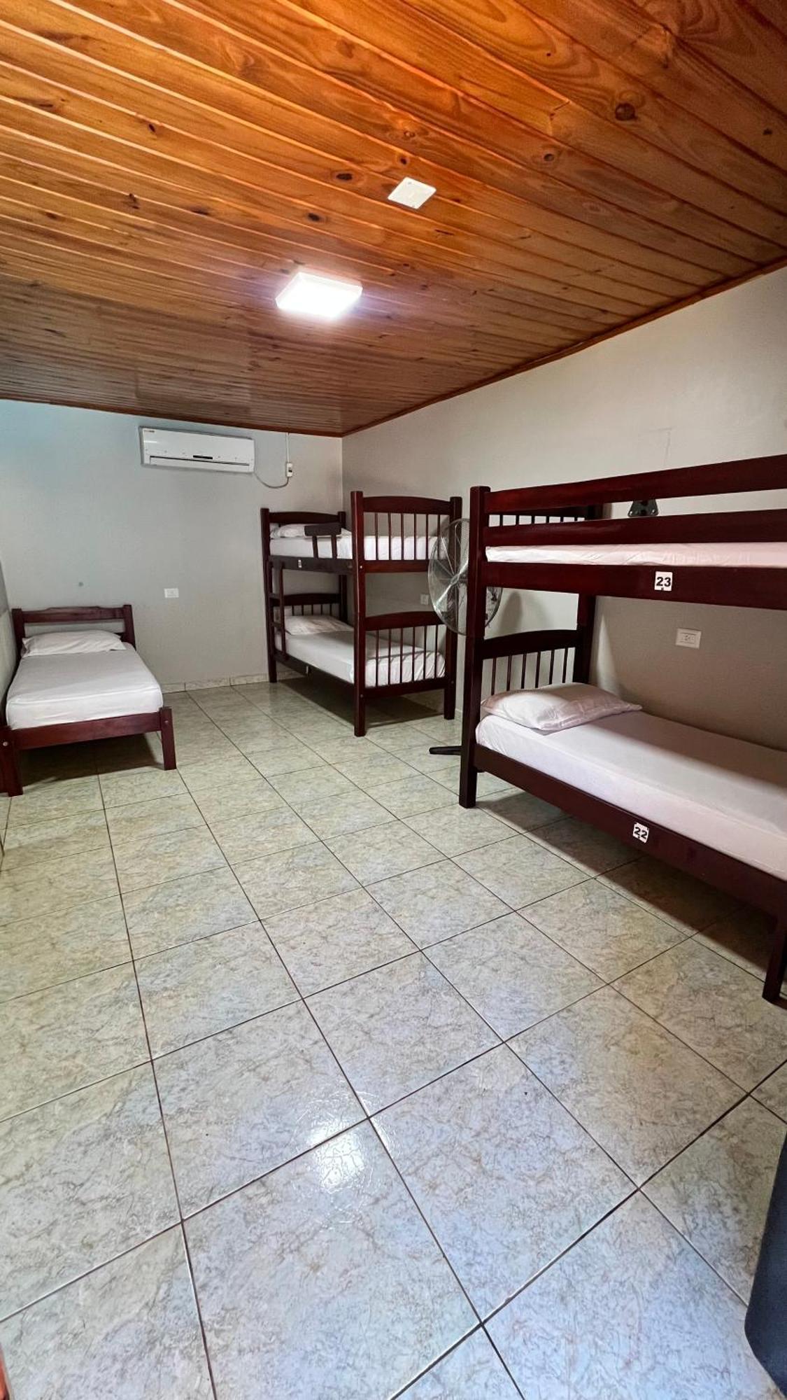 Hostel Peter Pan Пуерто Игуасу Екстериор снимка
